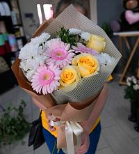 Букет цветов из:  Герберы, Розы и Хризантемы в Уфе
