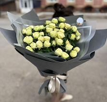 Букет Белые кустовые розы Солинеро в Уфе