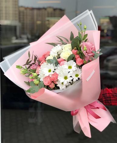 Букет цветов из: Розы, Лизиантусы и Хризантемы в Уфе